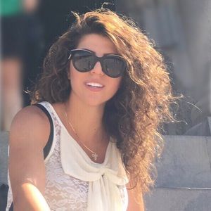 Meet your Posher, Biura